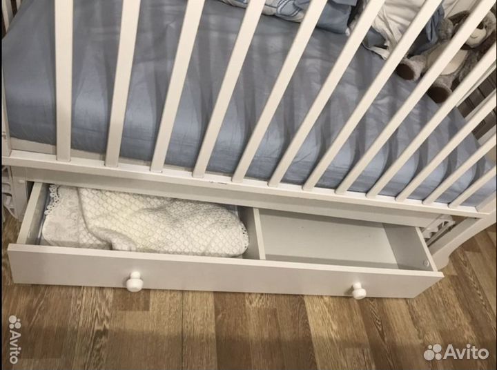 Детская кроватка с матрасом и бортиками