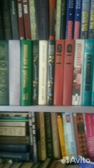 Художественные книги в ассортименте