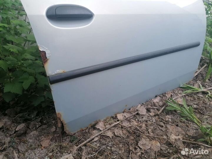 Дверь Renault Logan 1