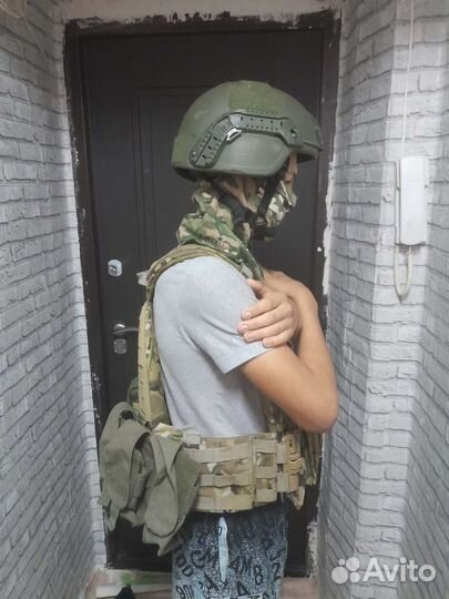 Кевларовый бронежилет вместе с шлемом
