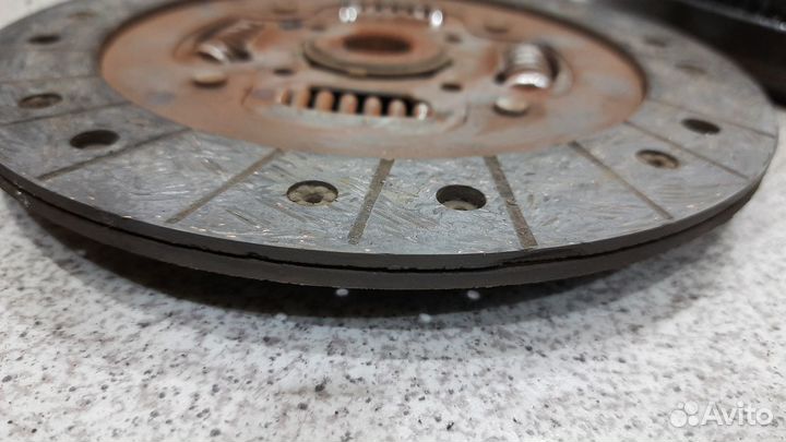 WV Passat B4 Маховик в сборе 215мм ADZ,AEK,AFT