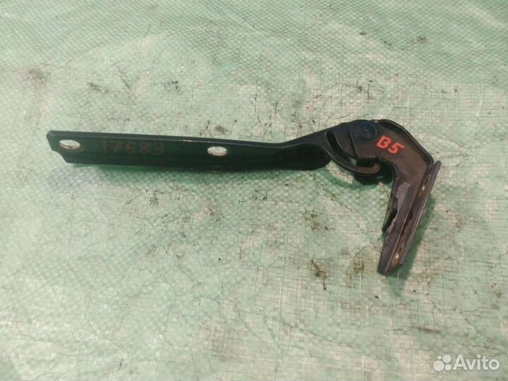 Петля капота левая Volkswagen Passat B5