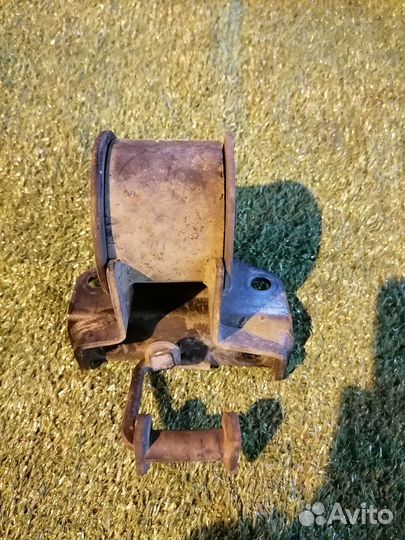 Опора двигателя (подушка двс) левая LC62-39-070D M