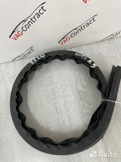 Уплотнитель жабо Audi A5 2.0 2011