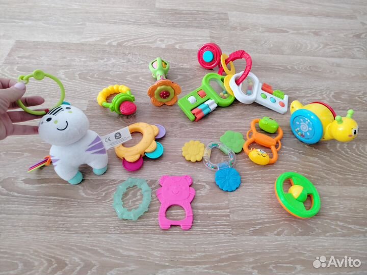 Развивающие игрушки для малышей пакетом