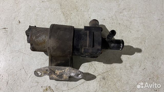 Насос водяной Mercedes Benz W210