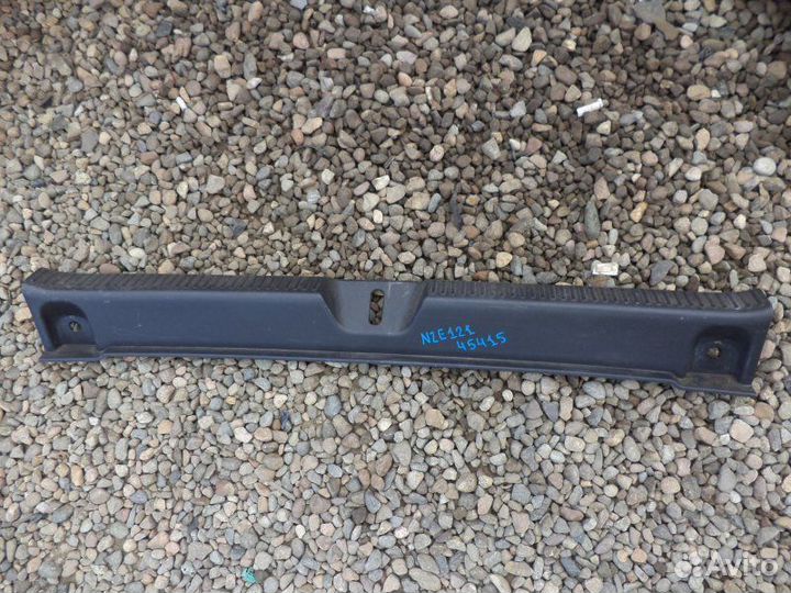 Накладка замка багажника Toyota Corolla Runx