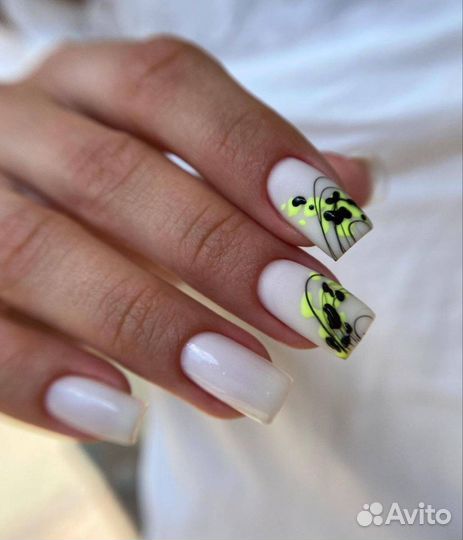 Модель на маникюр