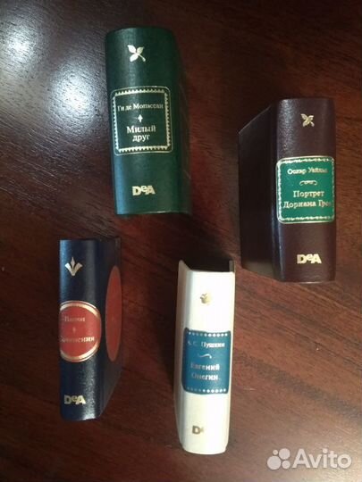 Коллекционное издание книг в миниатюре