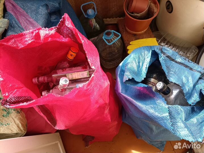 Бутылки из-под водки пустые