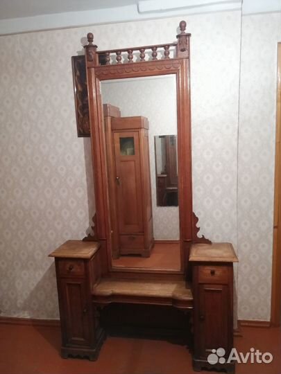 Трюмо с зеркалом старинное
