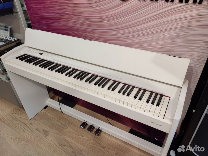 Пианино цифровое Roland F701-WH