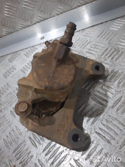 Суппорт передний левый Mitsubishi Pajero Junior