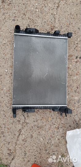 Продам радиатор охлаждения на рено аркану