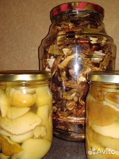 Грибы белые сушеные и маринованные