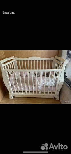 Детская кроватка с маятником и ящиком