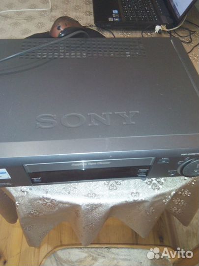 Видеомагнитофон Soni