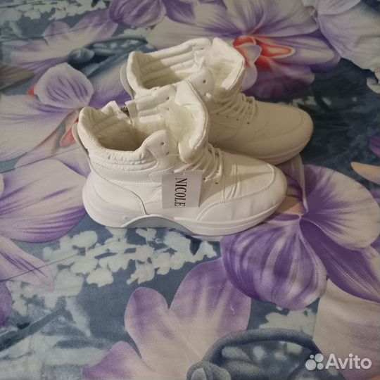 Ботинки зимние,женские