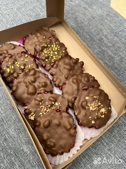 Гранат в шоколаде