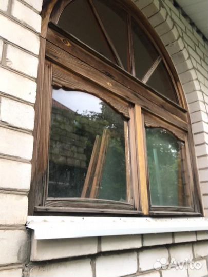 Деревянные окна арки