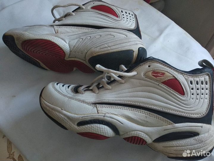 Кроссовки женские