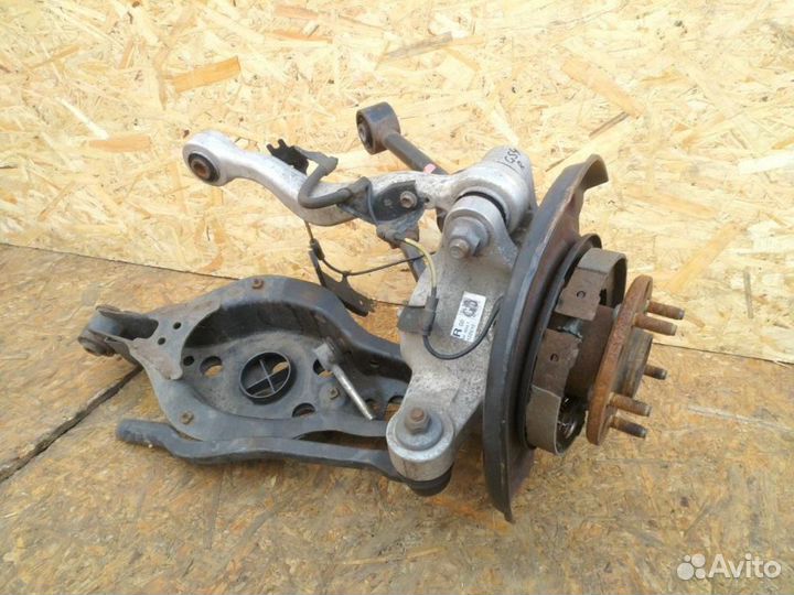 Кулак задний правый Lexus GS 4 GWL10 с рычагами