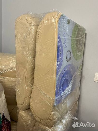Диван кожаный раскладной б/у