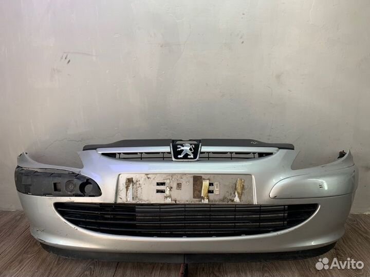 Бампер передний Peugeot 307 универсал 2004