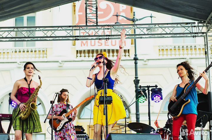 Уроки игры на бас-гитаре, теория музыки (1,5 часа)