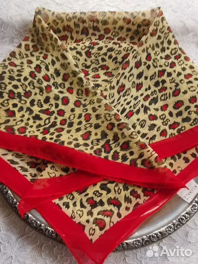 Красивый тонкий платок