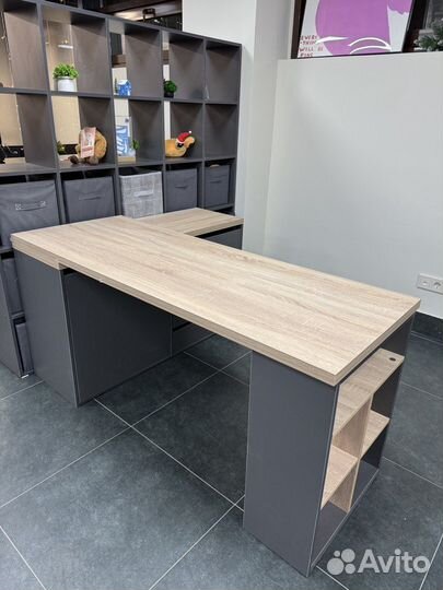 Угловой письменный стол с ящиками