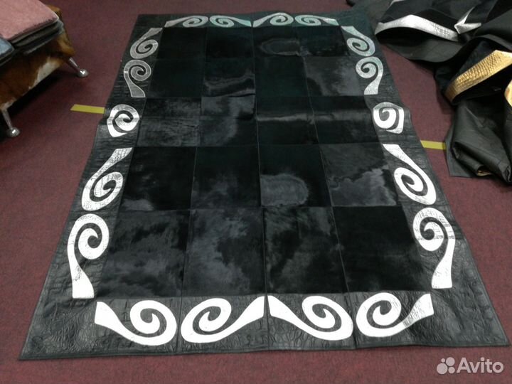 Ковры-пэчворки из шкуры коровы и пони