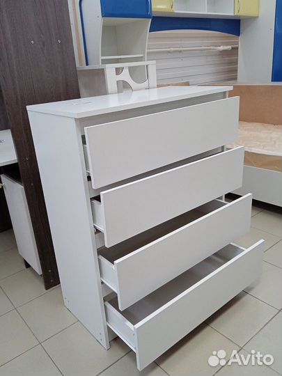 Комод белый, 4 ящика