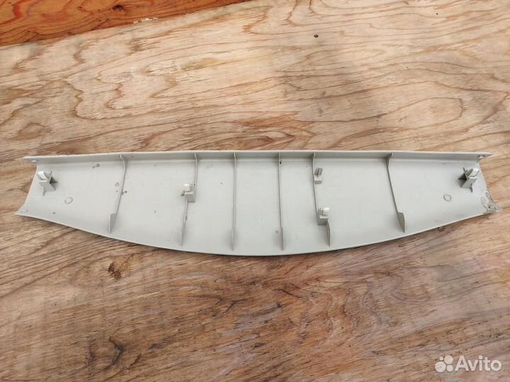 Накладка двери (крышки) багажника Nissan Leaf ZE0