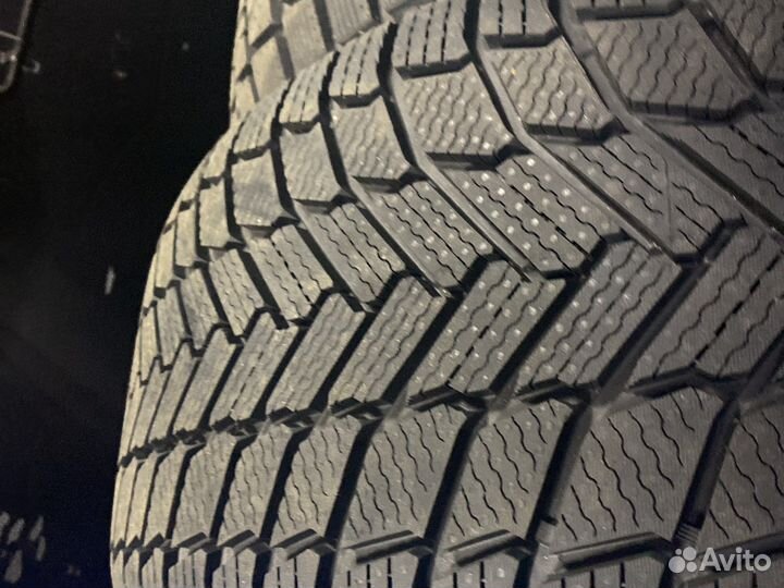 Michelin X-Ice Snow SUV 275/45 R22