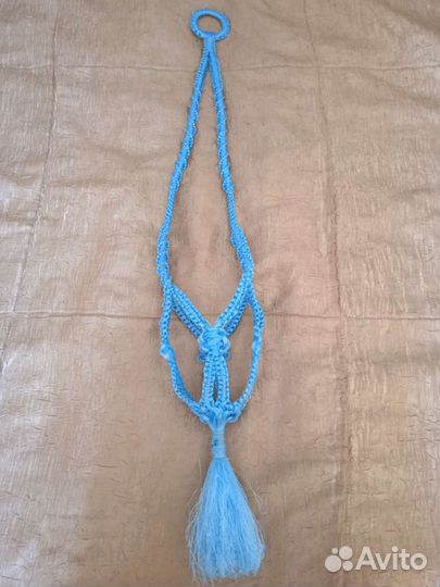 Подцветочник настенный вязаный