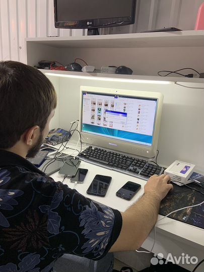 Программист по ремонту телефонов