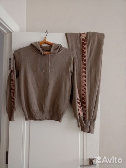 Спортивный костюм женский