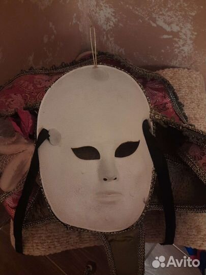 Венецианская маска декоративная