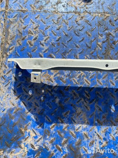 Верхняя рамка телевизор Hyundai Sonata