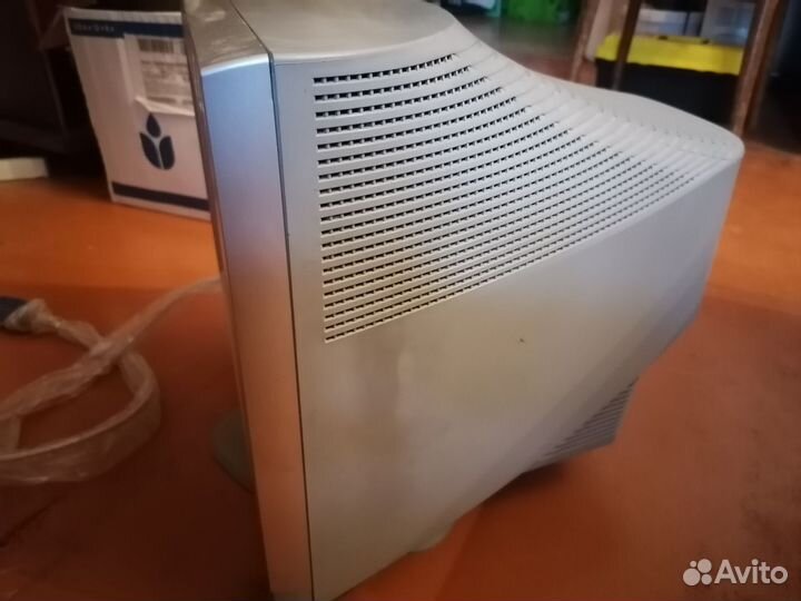 Монитор LG Flatron T710ph