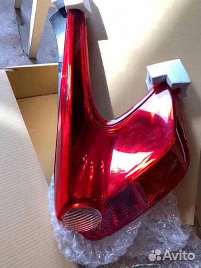 Фары задние на Nissan Juke 2011 новые