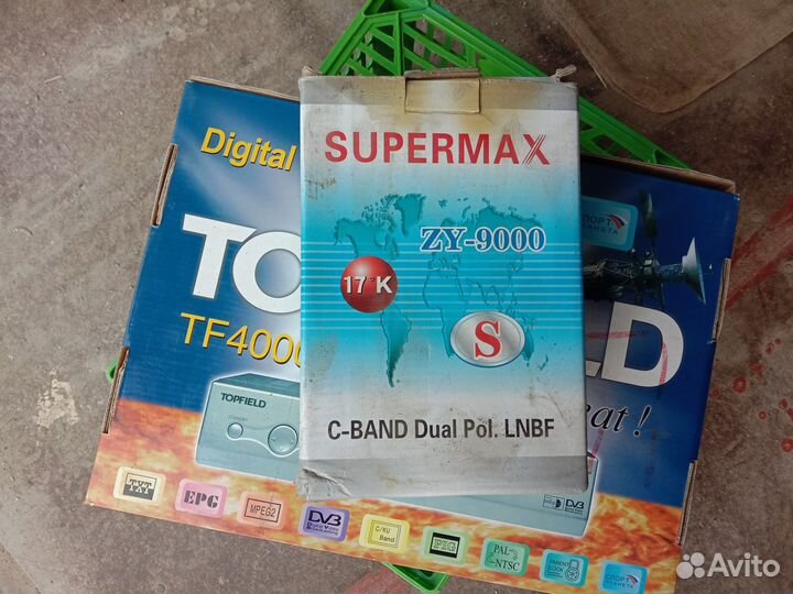 Спутниковая телевизионная тарелка 