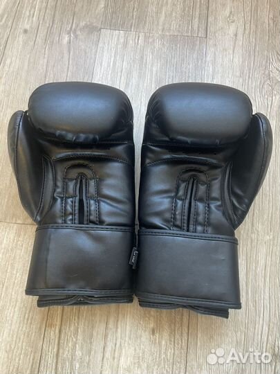 Боксерские перчатки Boybo basic черные 8 oz