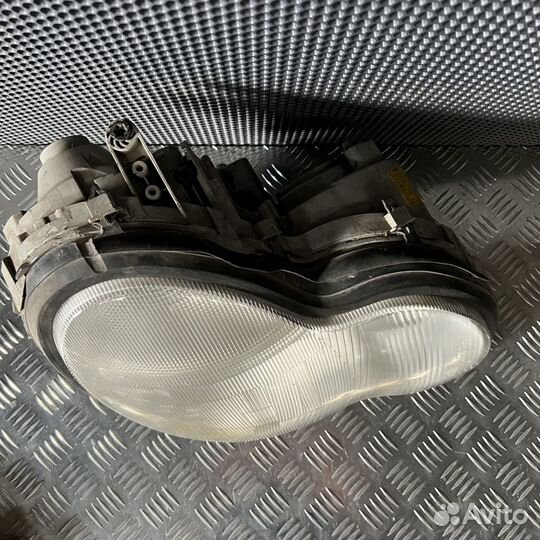 Фара Mercedes-Benz C-класс