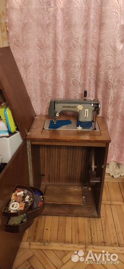 Швейная машина Чайка 2 кл 116-1 с тумбой