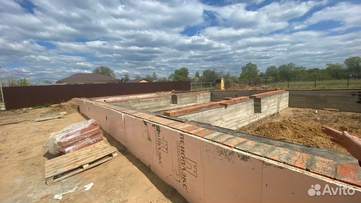 Бригада строителей