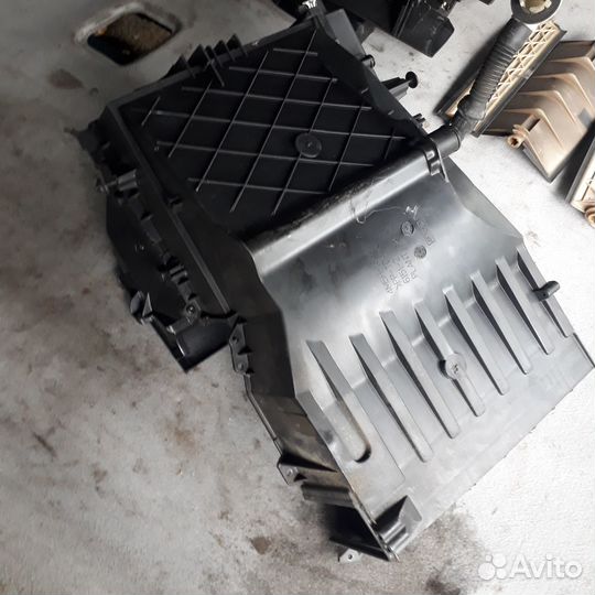 Нижняя часть корпуса печки(радиатора) Форд Фокус2