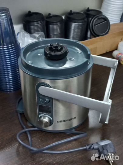 Соковыжималка Redmond RJ-M908