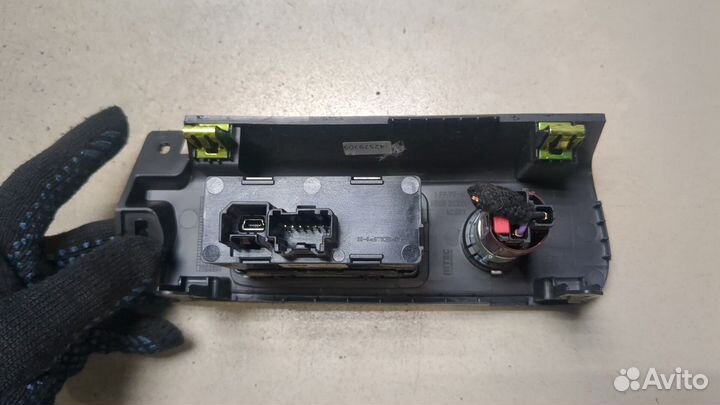 Разъем AUX/USB Buick Encore GX, 2021